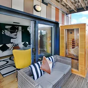 https://apt-unique-sky-view-2-bed.cambridgehotelsuk.com